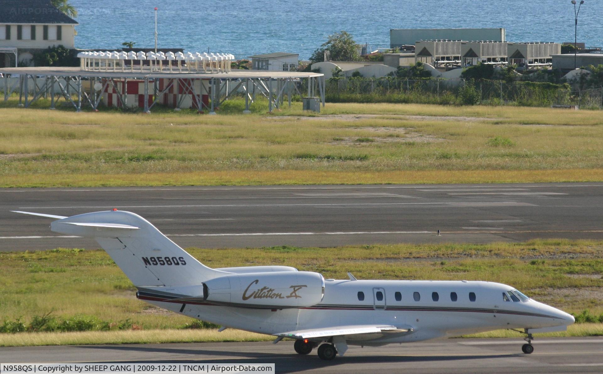N958QS, 2001 Cessna 750 Citation X Citation X C/N 750-0158, N958QS holding at A
