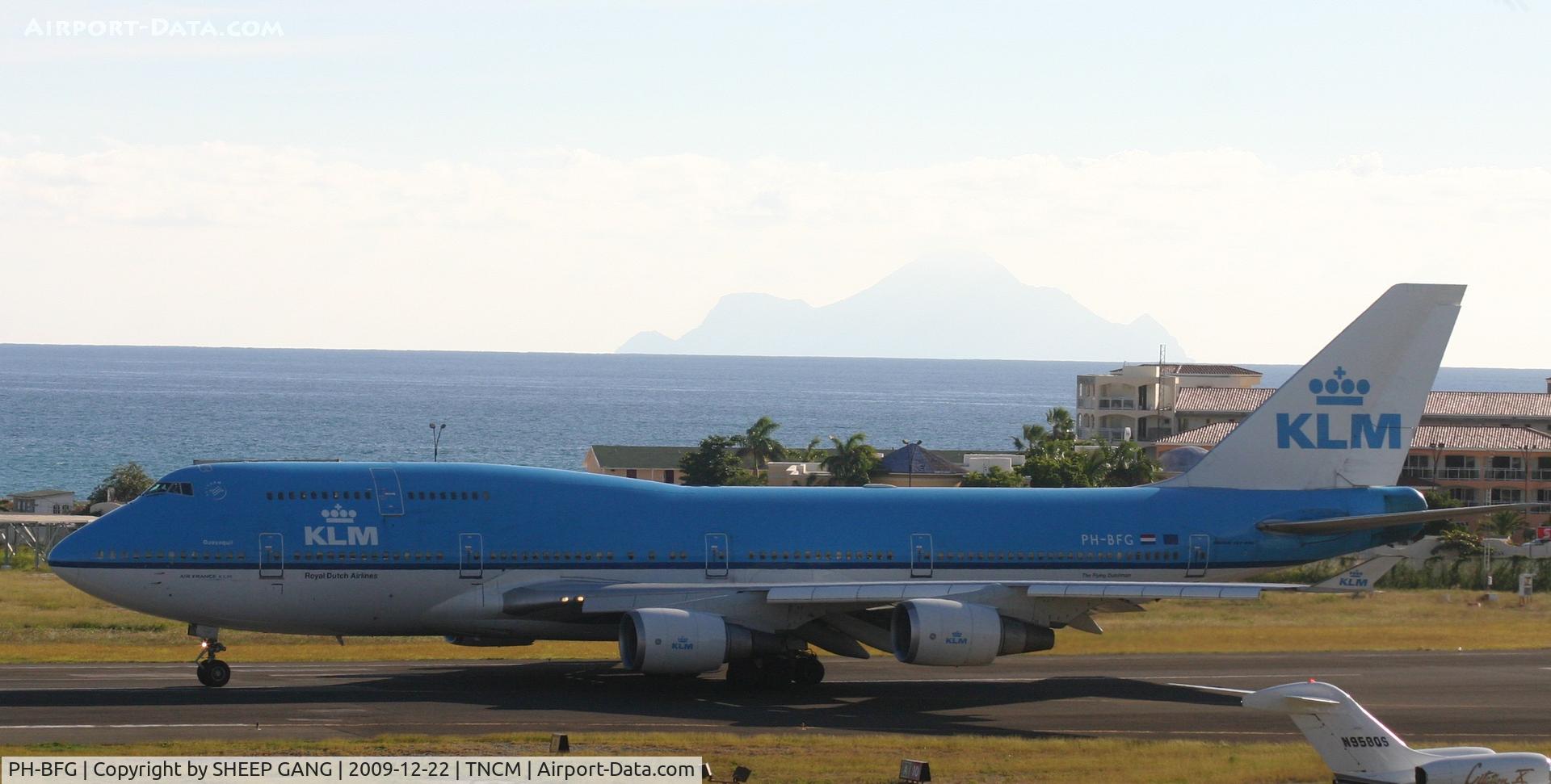 PH-BFG, 1990 Boeing 747-406 C/N 24517, KLM PH-BFG departing St Maarten on runway 10