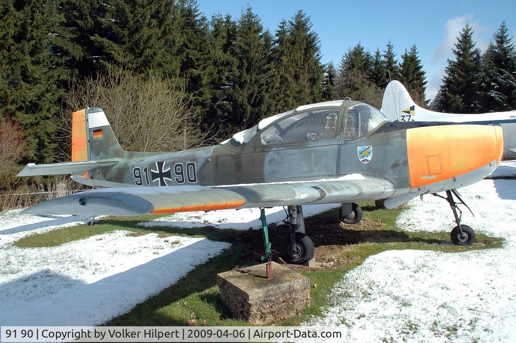 91 90, Piaggio P-149D C/N 275, P.149D at Hermeskeil missing its prop