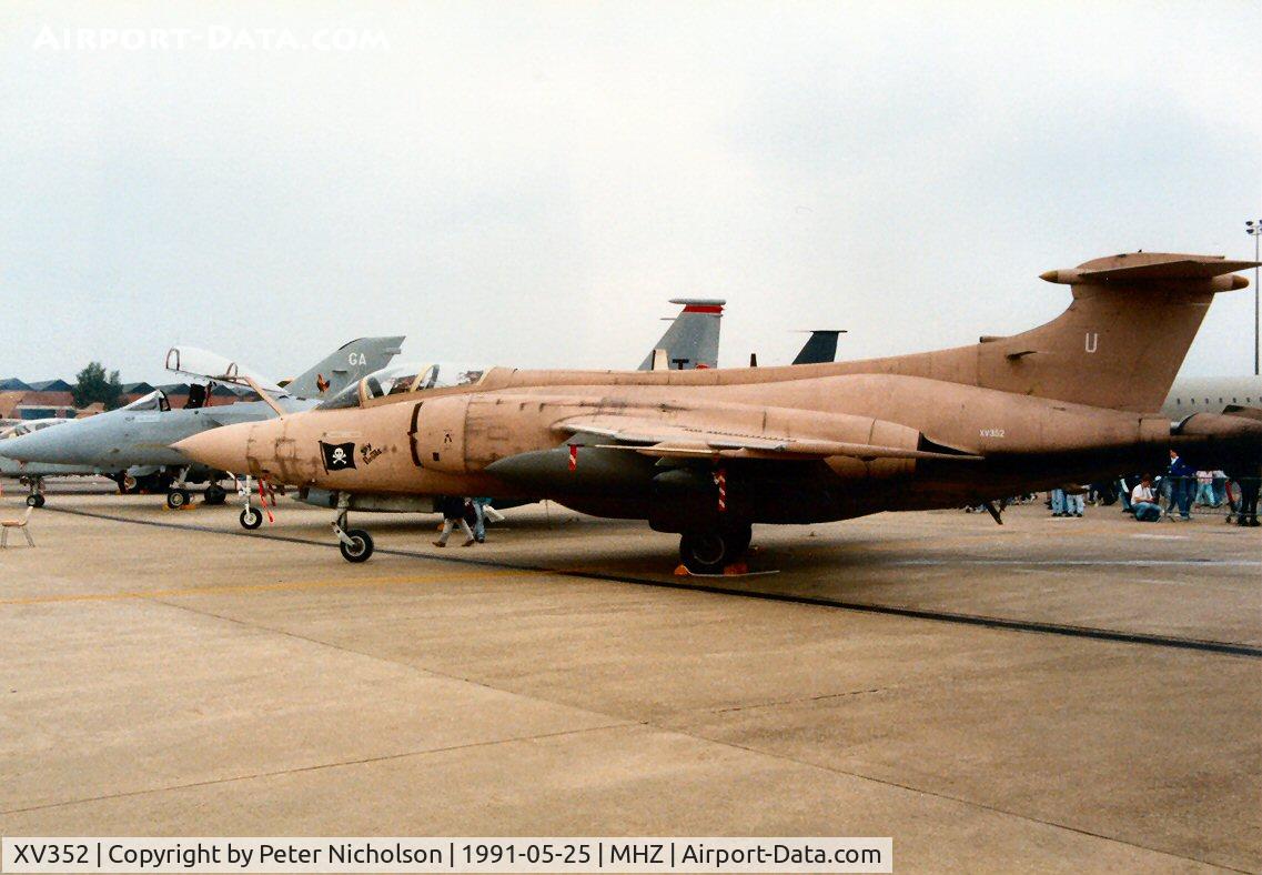 XV352, 1967 Hawker Siddeley Buccaneer S.2B C/N B3-02-67, Another view of the 208 Squadron Buccaneer S.2B in Desert Storm markings on display at the 1991 Mildenhall Air Fete.