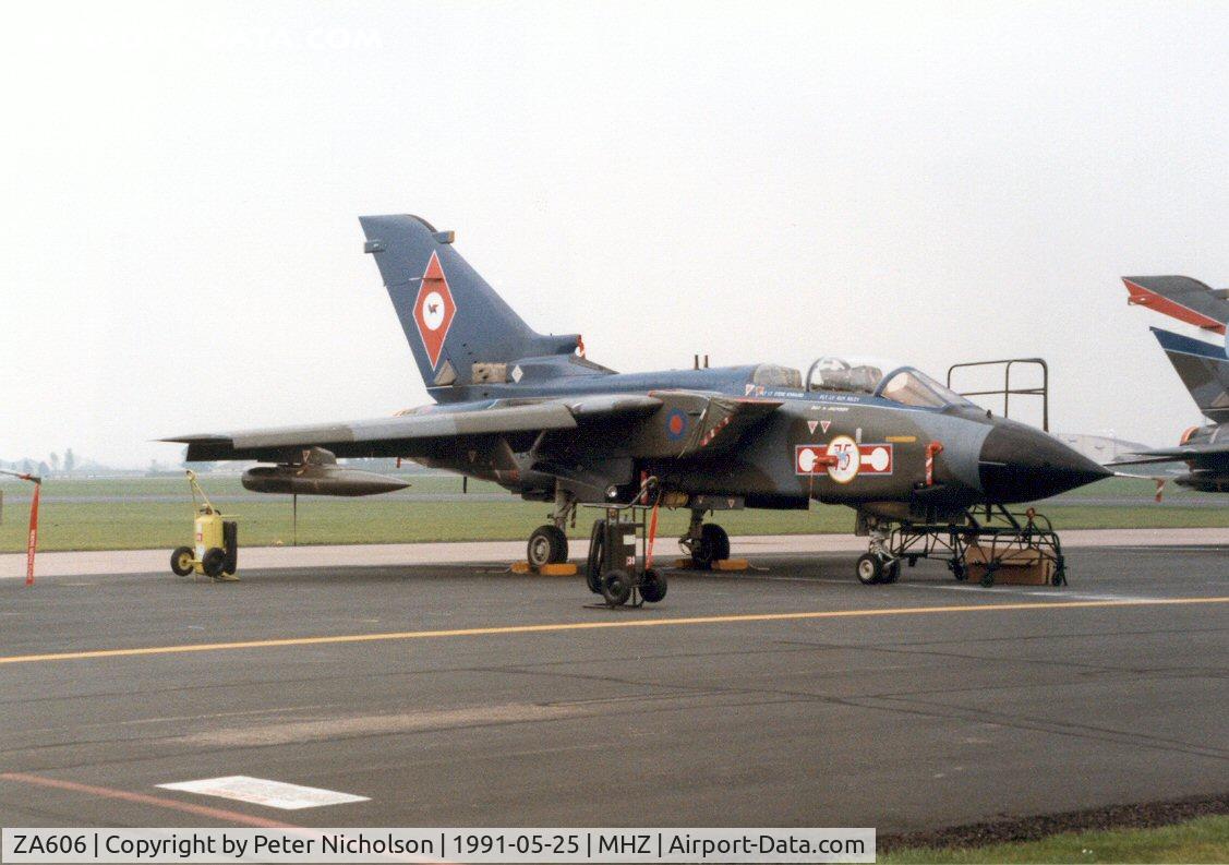 ZA606, 1982 Panavia Tornado GR.1 C/N 136/BS043/3070, Tornado GR.1 of 45[R] Squadron Tactical Weapons Conversion Unit on display at the 1991 Mildenhall Air Fete.