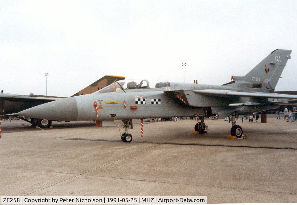 ZE258, 1987 Panavia Tornado F.3 C/N AS034/612/3273, Tornado F.3 of 43 Squadron on display at the 1991 Mildenhall Air Fete.