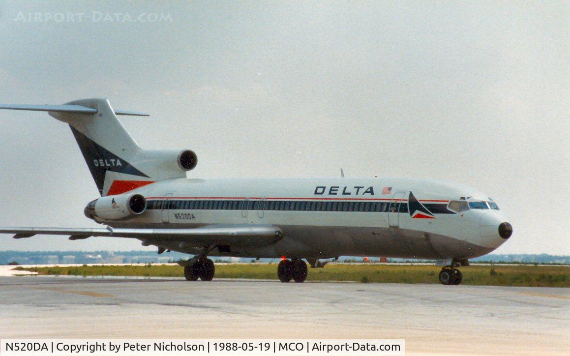 N520DA, 1978 Boeing 727-232 C/N 21471, Boeing 727-232 of Delta Airlines taxying to the active runway at Orlando in May 1988.