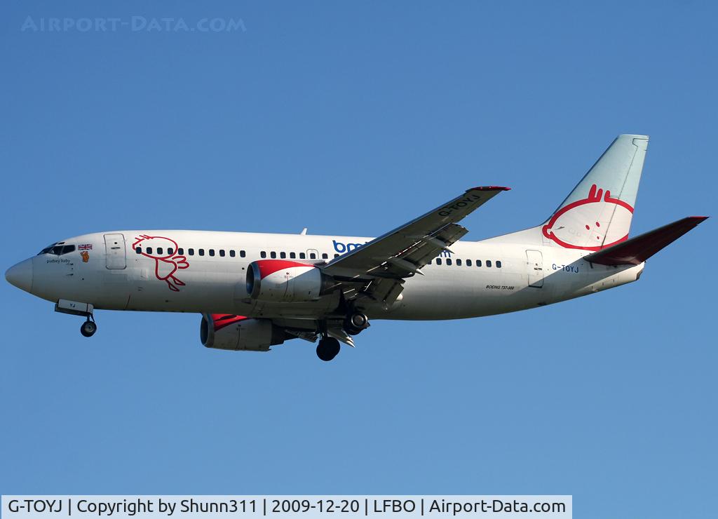 G-TOYJ, 1996 Boeing 737-36M C/N 28332, Landing rwy 32L