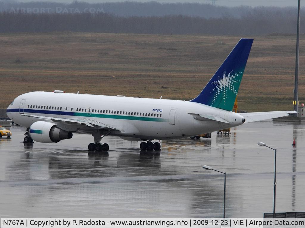 N767A, 2003 Boeing 767-2AX/ER C/N 33685, Special visitor at VIE