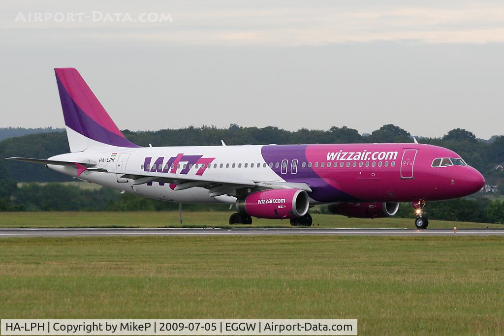 HA-LPH, 2006 Airbus A320-232 C/N 2688, Wizz Hour at Luton with a stream of departures.