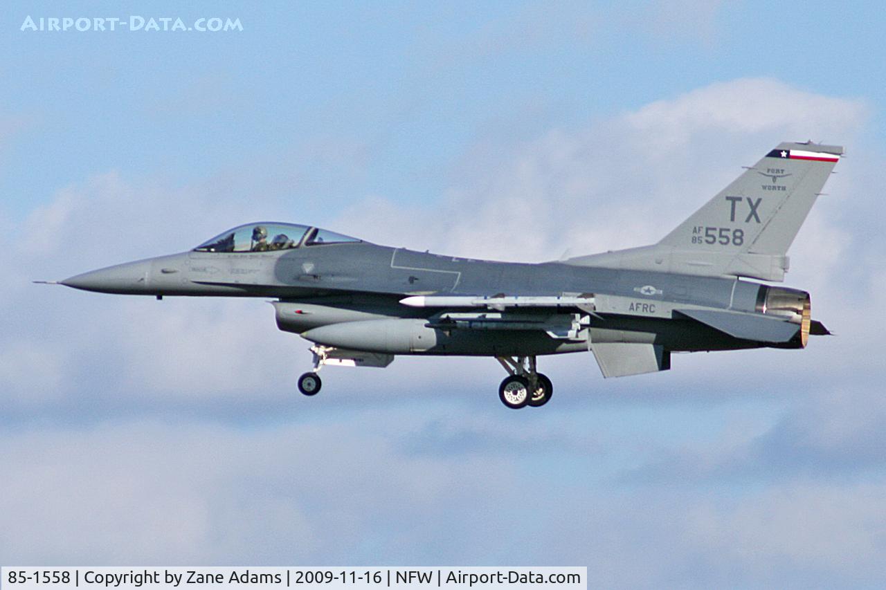 85-1558, 1985 General Dynamics F-16C Fighting Falcon C/N 5C-300, At NAS Fort Worth - Carswell Field