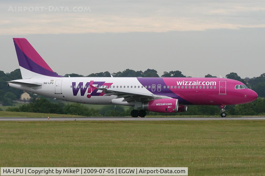 HA-LPU, 2009 Airbus A320-232 C/N 3877, Wizz Hour at Luton with a stream of departures.
