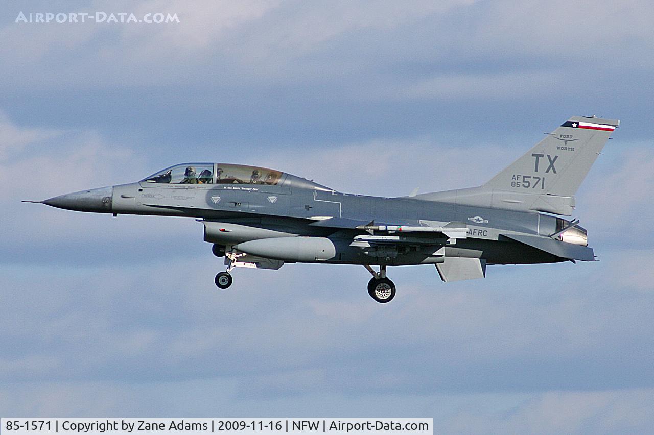 85-1571, 1985 General Dynamics F-16D Fighting Falcon C/N 5D-40, At NAS Fort Worth - Carswell Field