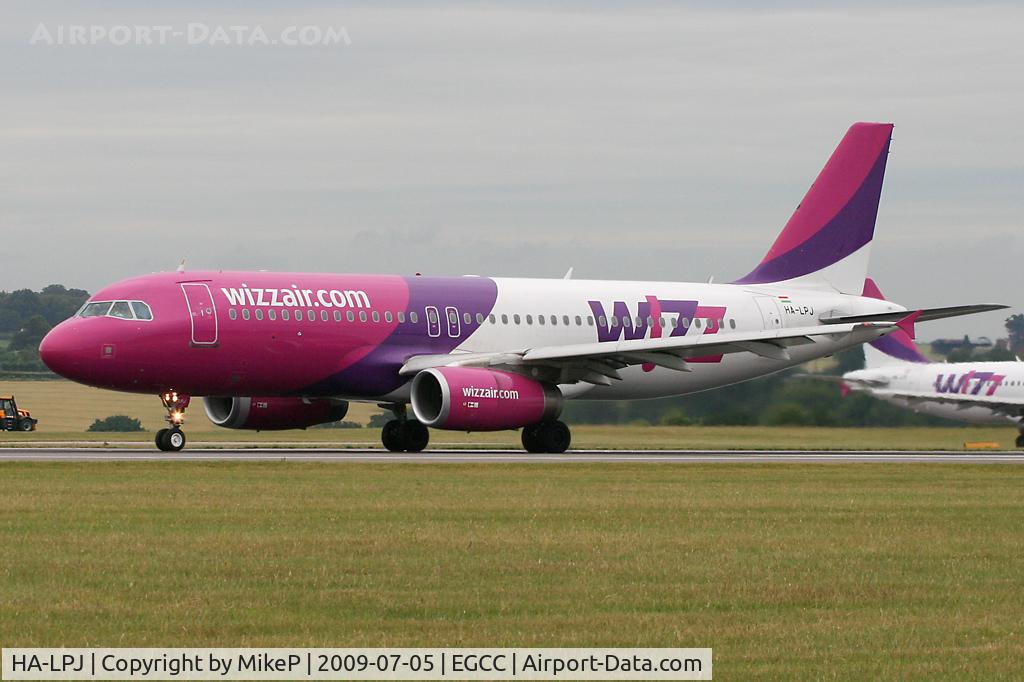 HA-LPJ, 2007 Airbus A320-232 C/N 3127, Wizz Hour at Luton with a stream of departures.