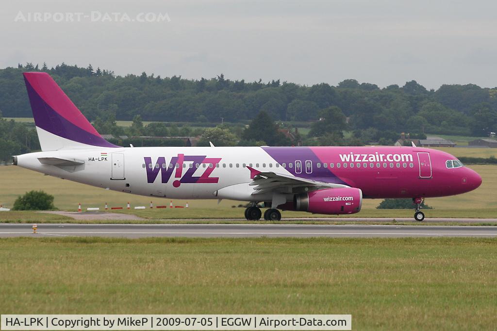 HA-LPK, 2007 Airbus A320-232 C/N 3143, Wizz Hour at Luton with another in a stream of departures.
