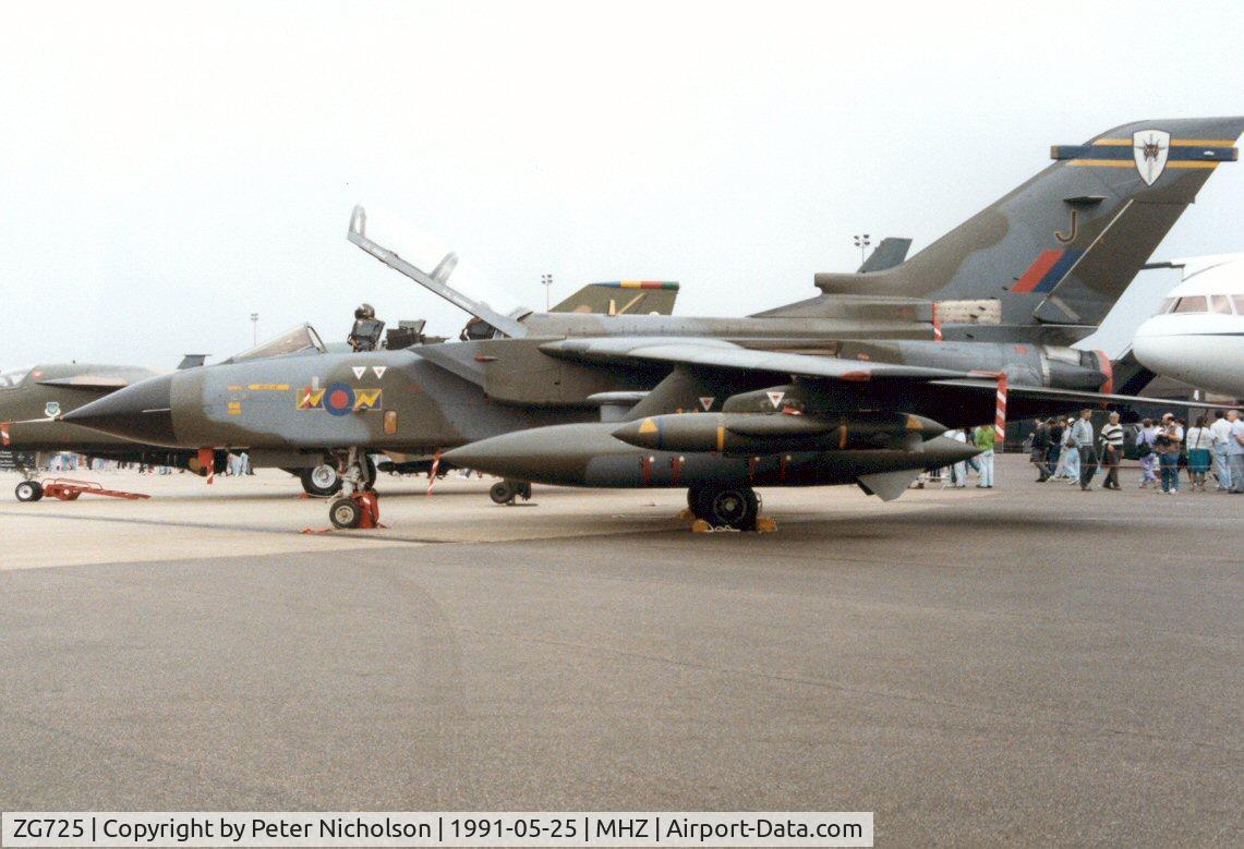 ZG725, 1990 Panavia Tornado GR.1A C/N 828/BS182/3399, Tornado GR.1A of 13 Squadron at RAF Marham on display at the 1991 Mildenhall Air Fete.