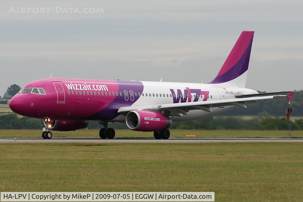 HA-LPV, 2009 Airbus A320-232 C/N 3927, Wizz Hour at Luton with another in a stream of departures.