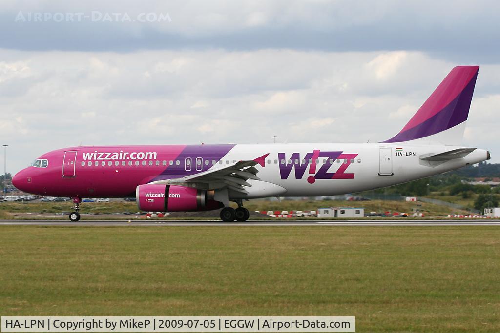 HA-LPN, 2007 Airbus A320-232 C/N 3354, Braking on arrival on Runway 26.