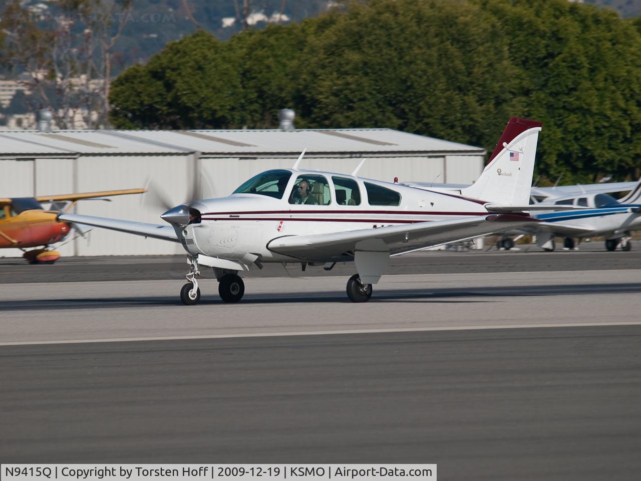N9415Q, 1972 Beech F33A Bonanza C/N CE-362, N9415Q departing from RWY 21