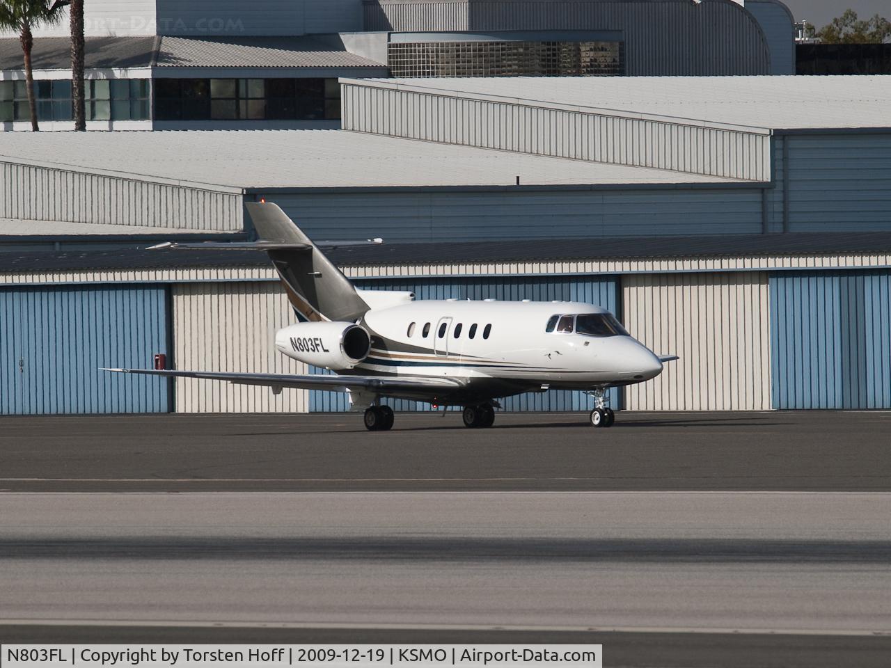 N803FL, 1999 Raytheon Hawker 800XP C/N 258455, N803FL taxiing