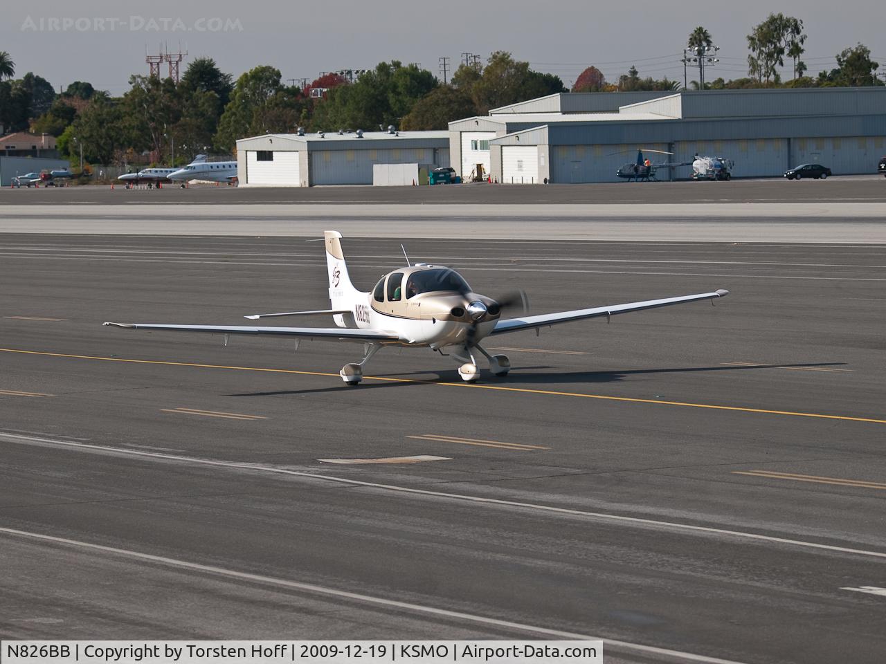 N826BB, 2008 Cirrus SR22 G3 GTSX Turbo C/N 2906, N826BB taxiing
