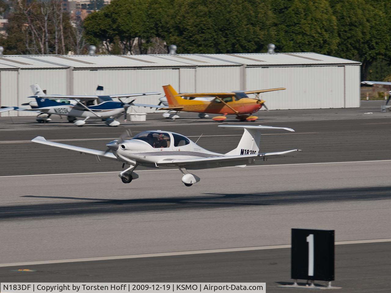 N183DF, 2004 Diamond DA-40 Diamond Star C/N 40.385, N183DF arriving on RWY 21