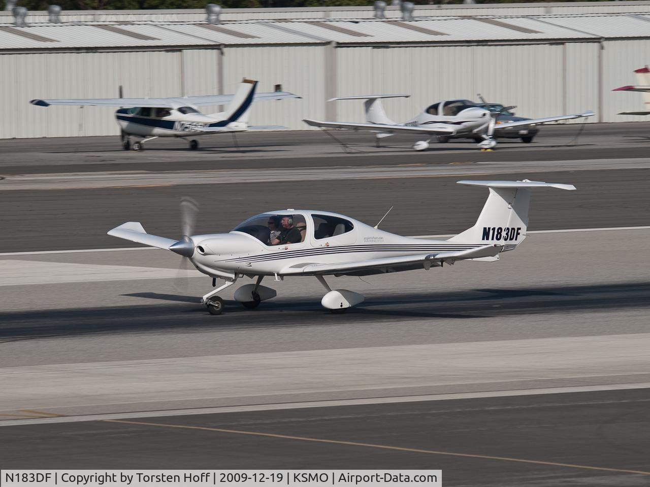 N183DF, 2004 Diamond DA-40 Diamond Star C/N 40.385, N183DF departing from RWY 21