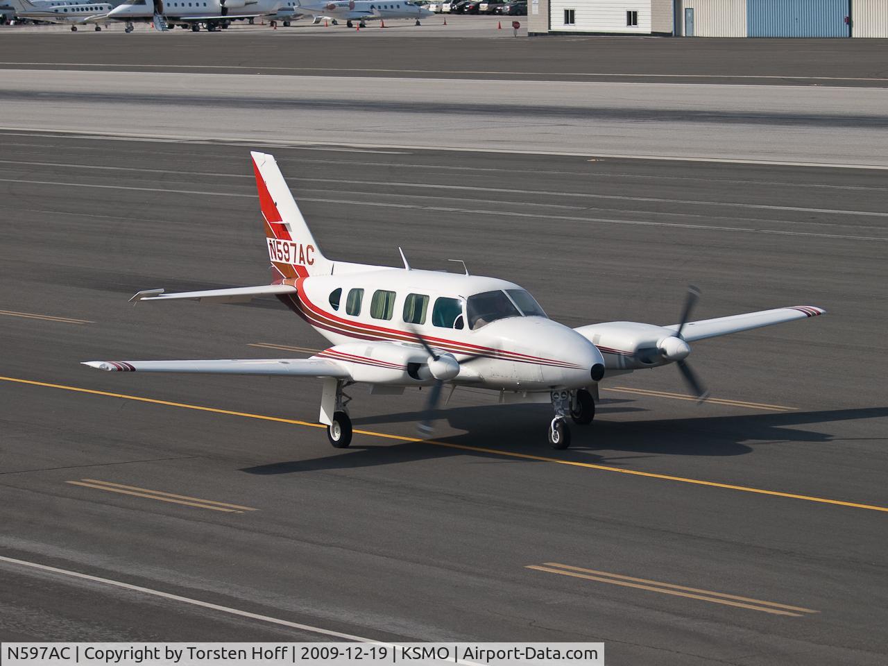 N597AC, 1975 Piper PA-31-310 Navajo C/N 31-7612022, N597AC taxiing