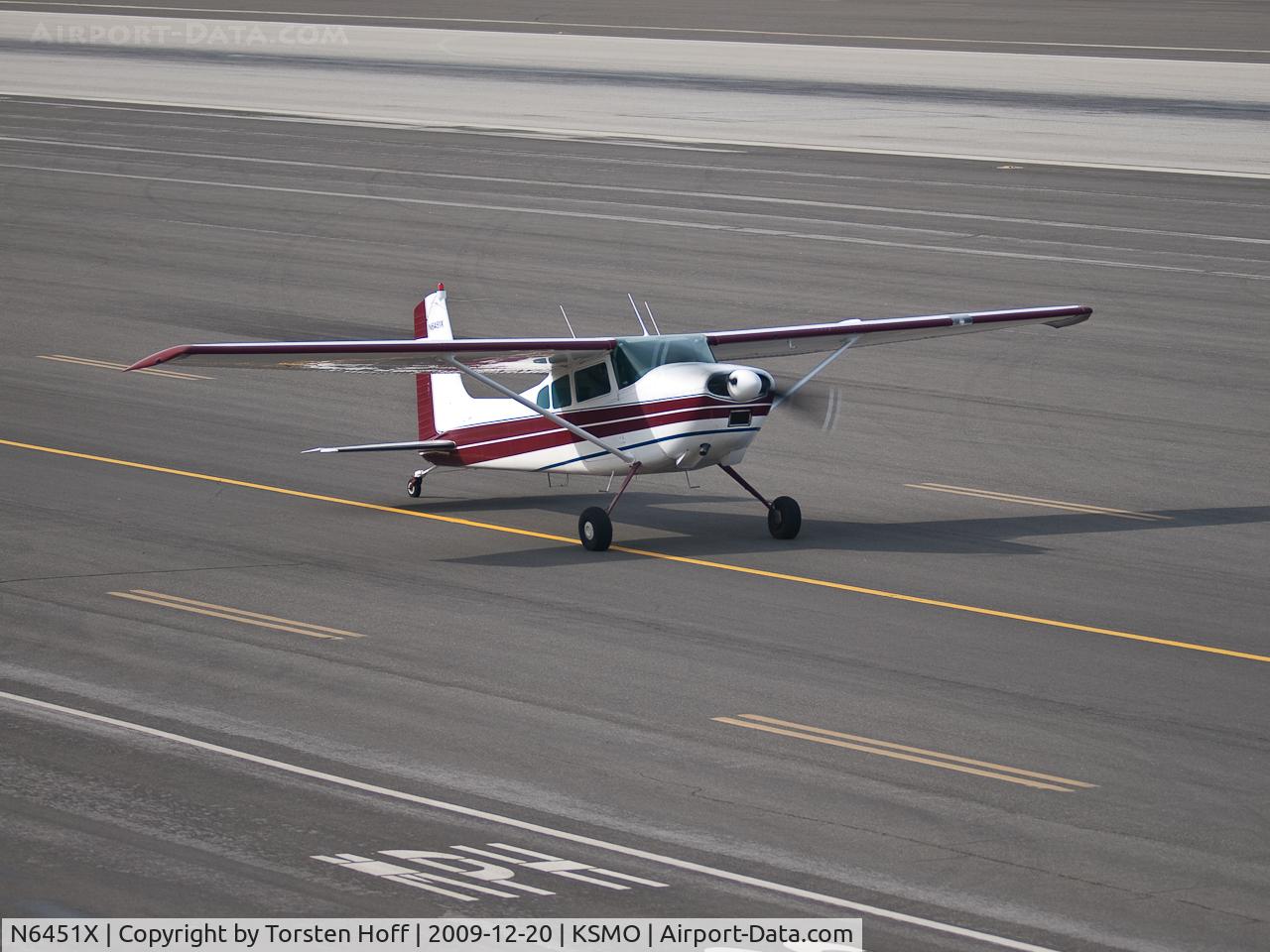 N6451X, 1960 Cessna 180D C/N 18050951, N6451X taxiing