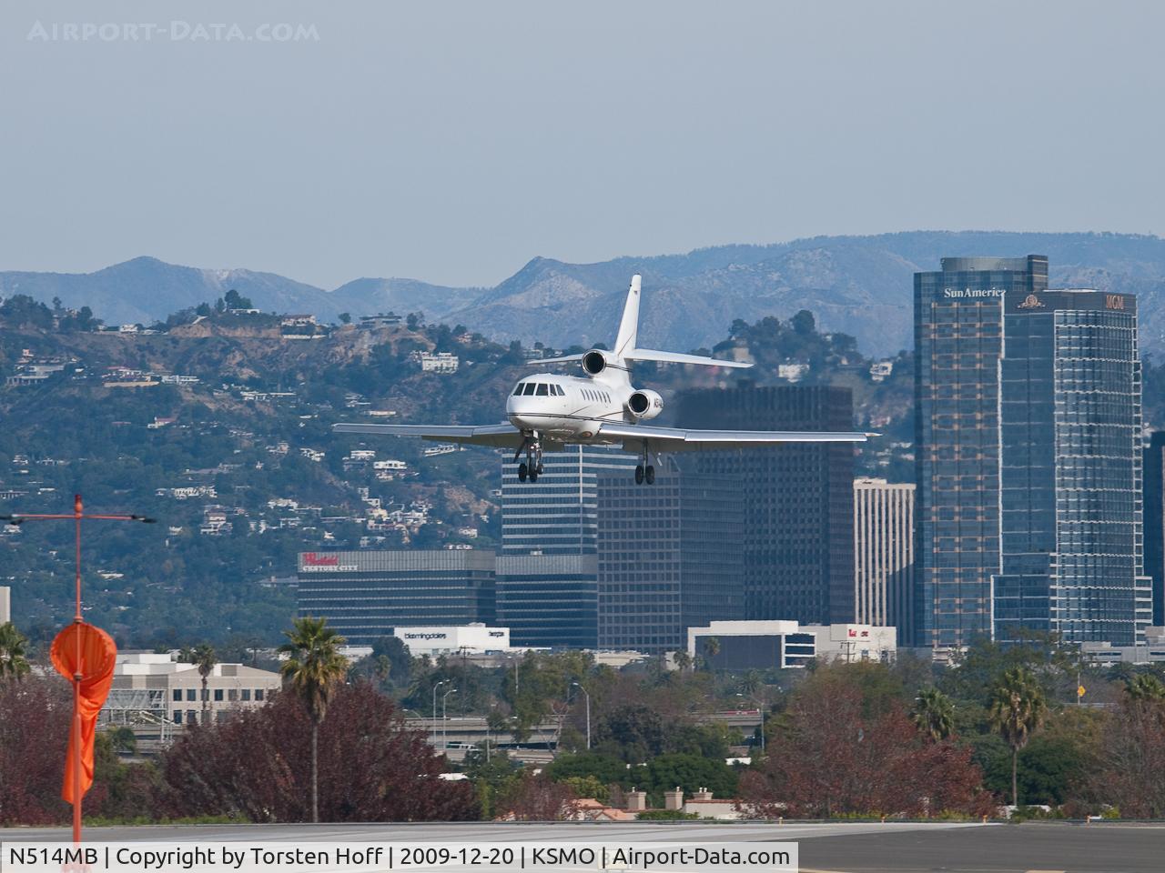 N514MB, 1986 Dassault Falcon 50 C/N 168, N514MB on short final for RWY 21