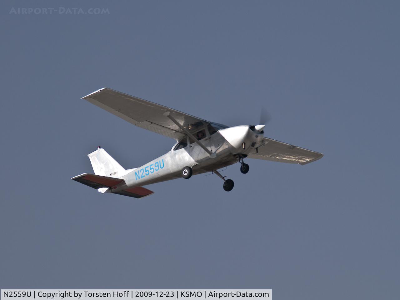 N2559U, 1963 Cessna 172D C/N 17250159, N2559U departing from RWY 03