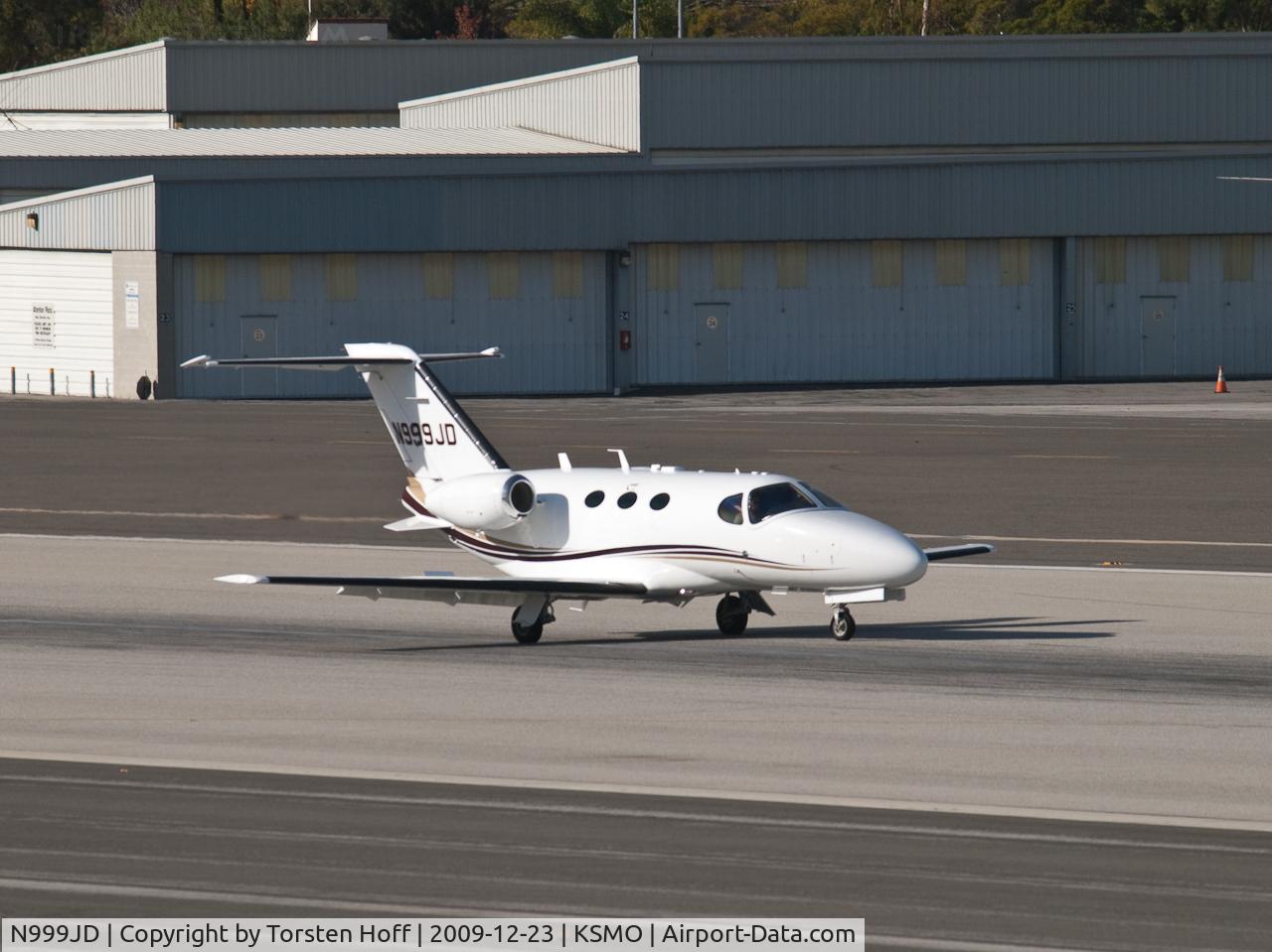 N999JD, 1984 Cessna 414A Chancellor C/N 414A1004, N999JD arriving on RWY 03