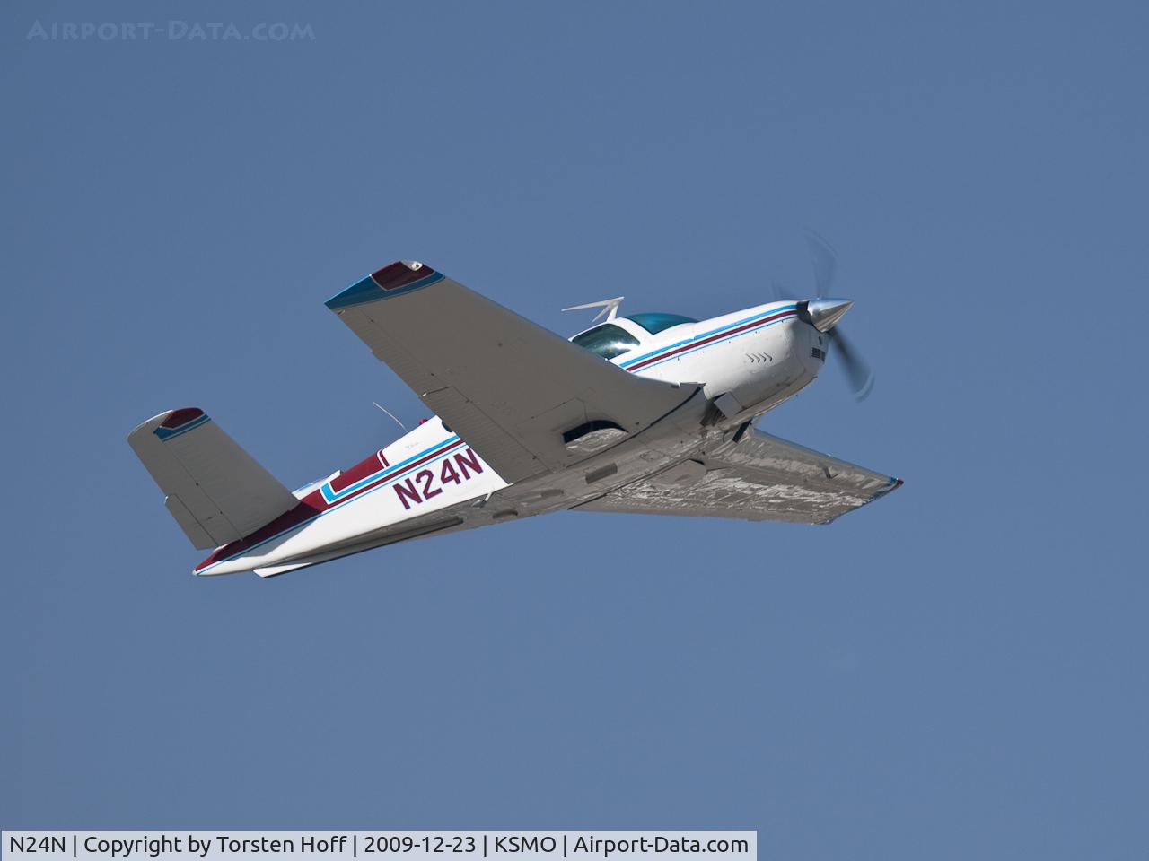 N24N, 1967 Beech V35 Bonanza C/N D-8550, N24N departing from RWY 03