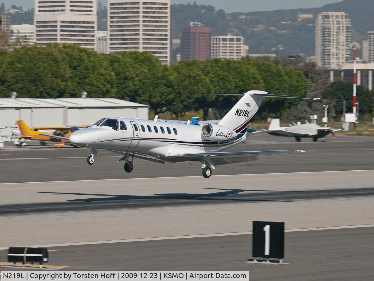 N219L, 2006 Cessna 525B CitationJet CJ3 C/N 525B-0091, N219L arriving on RWY 21