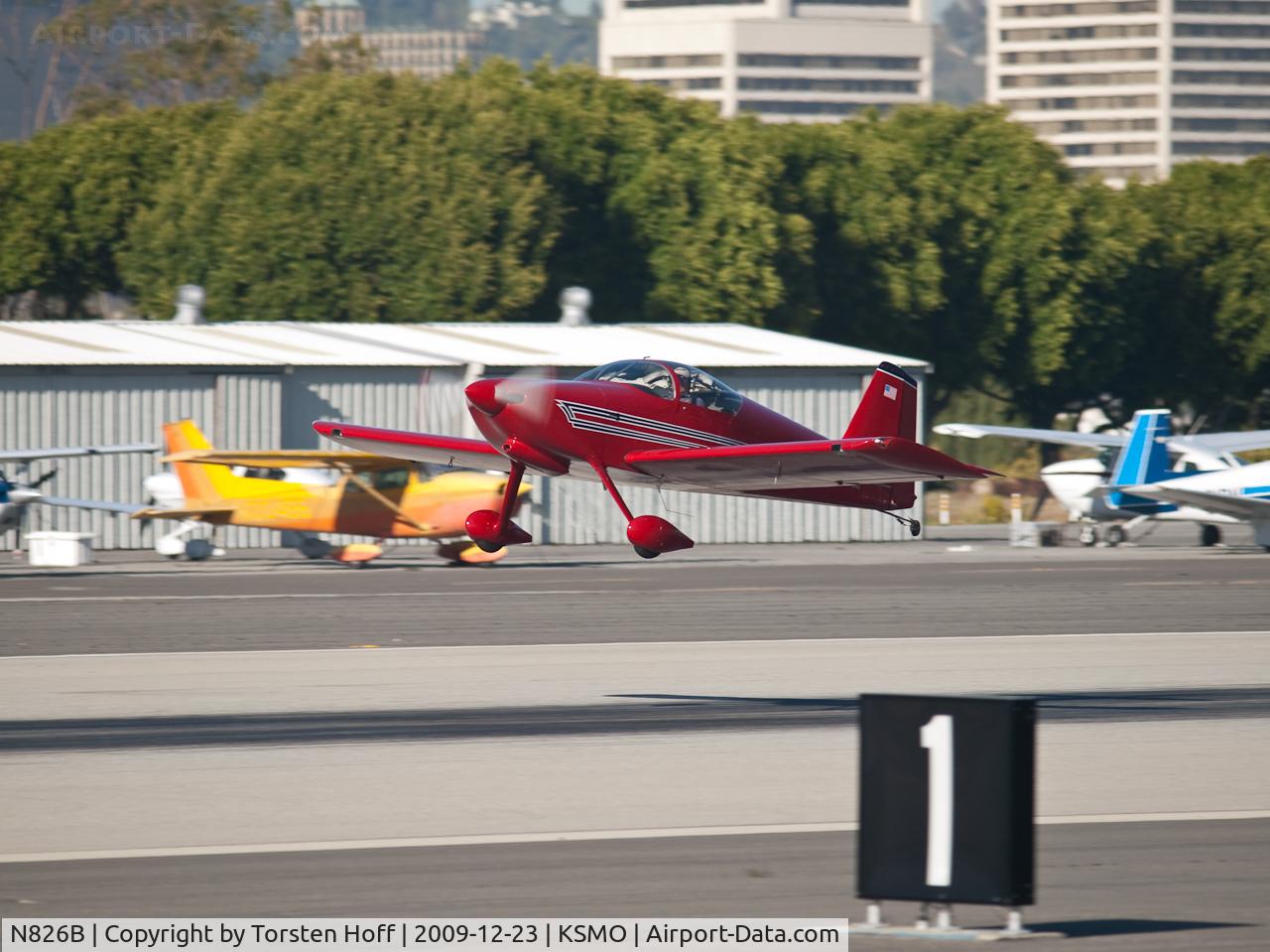 N826B, 1995 Vans RV-6 C/N 22290, N826B departing from RWY 21