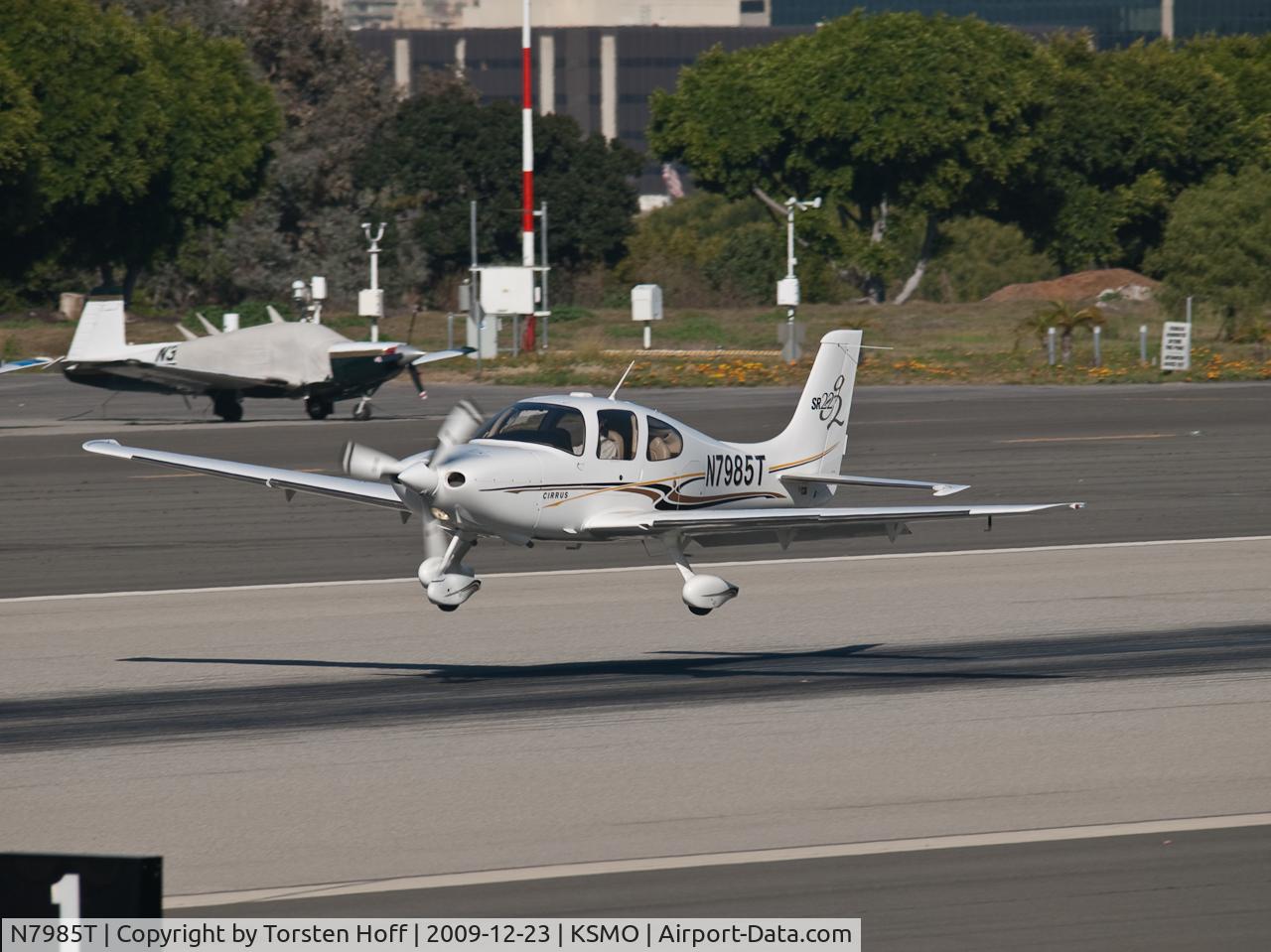 N7985T, 2005 Cirrus SR22 C/N 1453, N7985T arriving on RWY 21