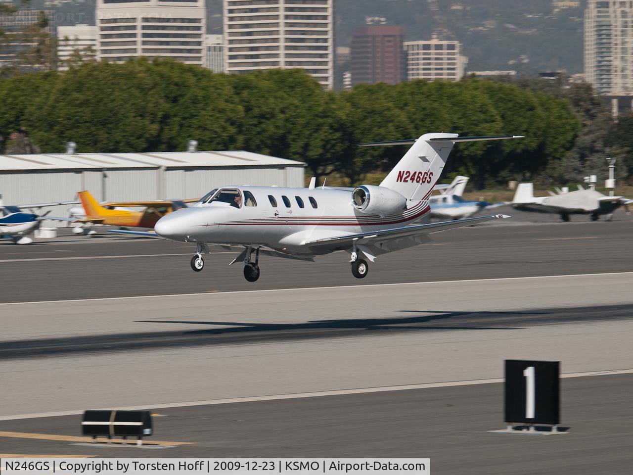 N246GS, 2001 Cessna 525 CitationJet CJ1 C/N 525-0446, N246GS arriving on RWY 21
