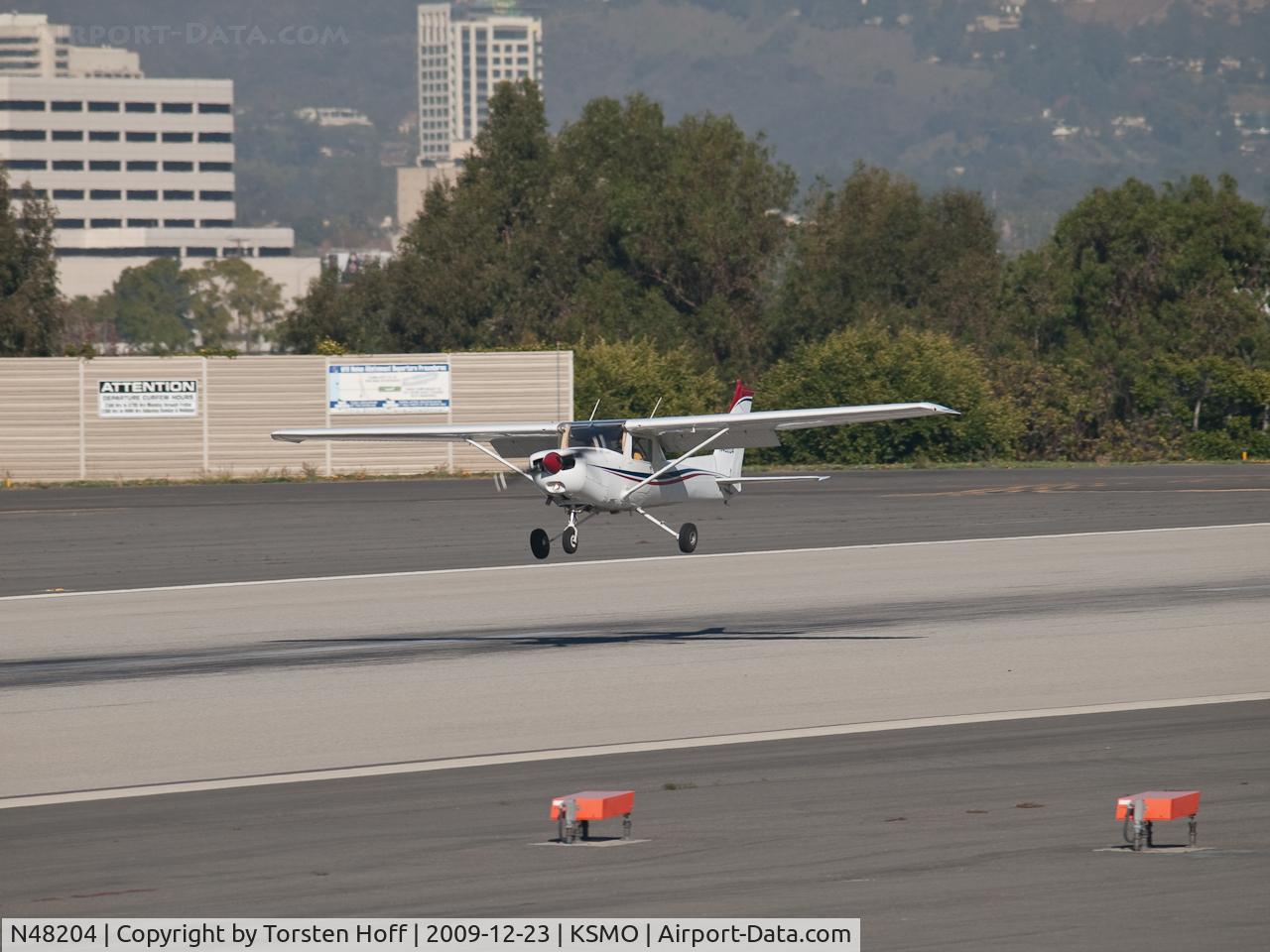 N48204, 1979 Cessna 152 C/N 15283301, N48204 arriving on RWY 21