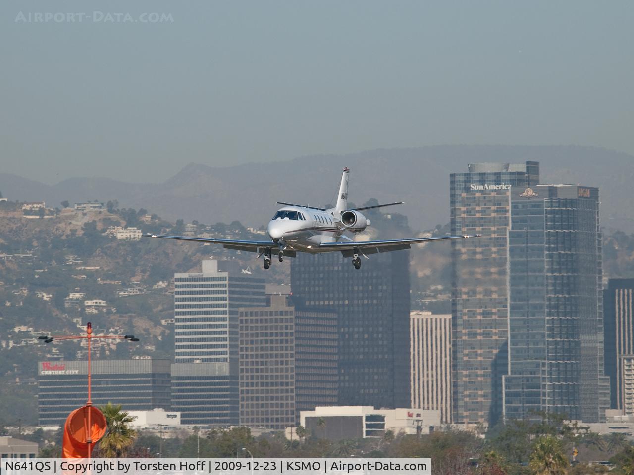 N641QS, 2002 Cessna 560XL Citation Excel C/N 560-5295, N641QS on short final for RWY 21