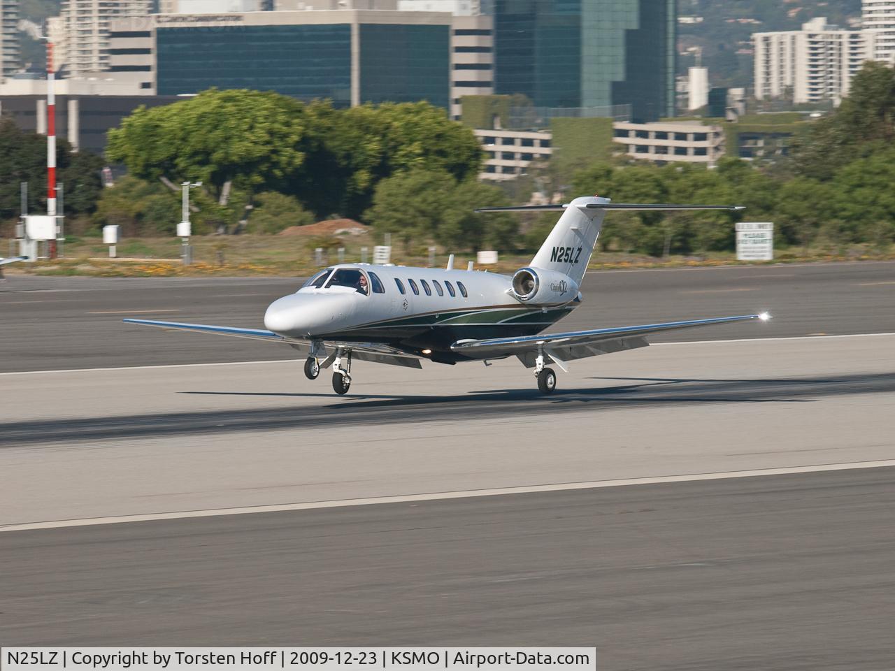 N25LZ, 2003 Cessna 525A CitationJet CJ2 C/N 525A0177, N25LZ arriving on RWY 21