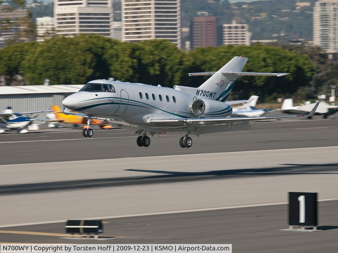 N700WY, 2007 Hawker Beechcraft Corp Hawker 900XP C/N HA-0029, N700WY arriving on RWY 21