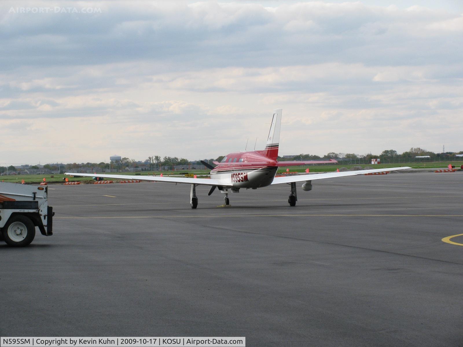 N595SM, 1995 Piper PA-46-350P Malibu Mirage C/N 4622185, Parked