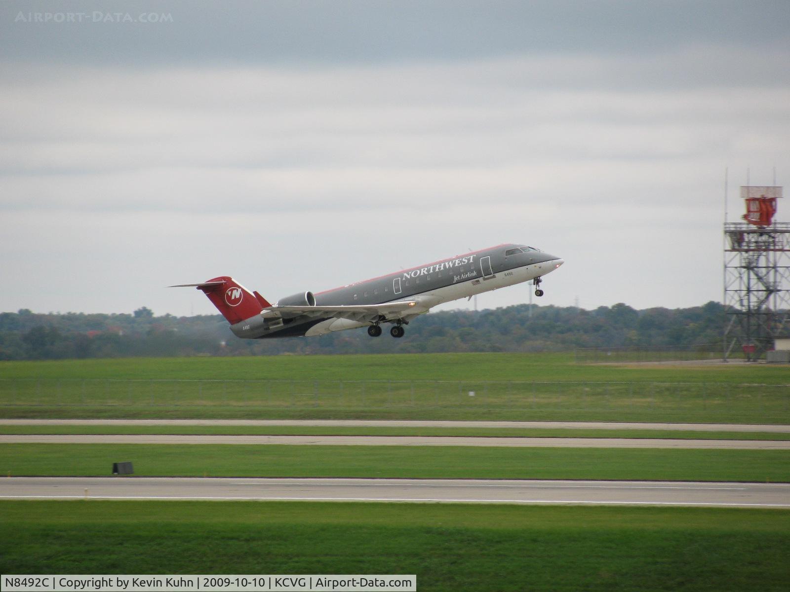 N8492C, 2001 Bombardier CRJ-200LR (CL-600-2B19) C/N 7492, I suppose after the merger I can't technically call this 