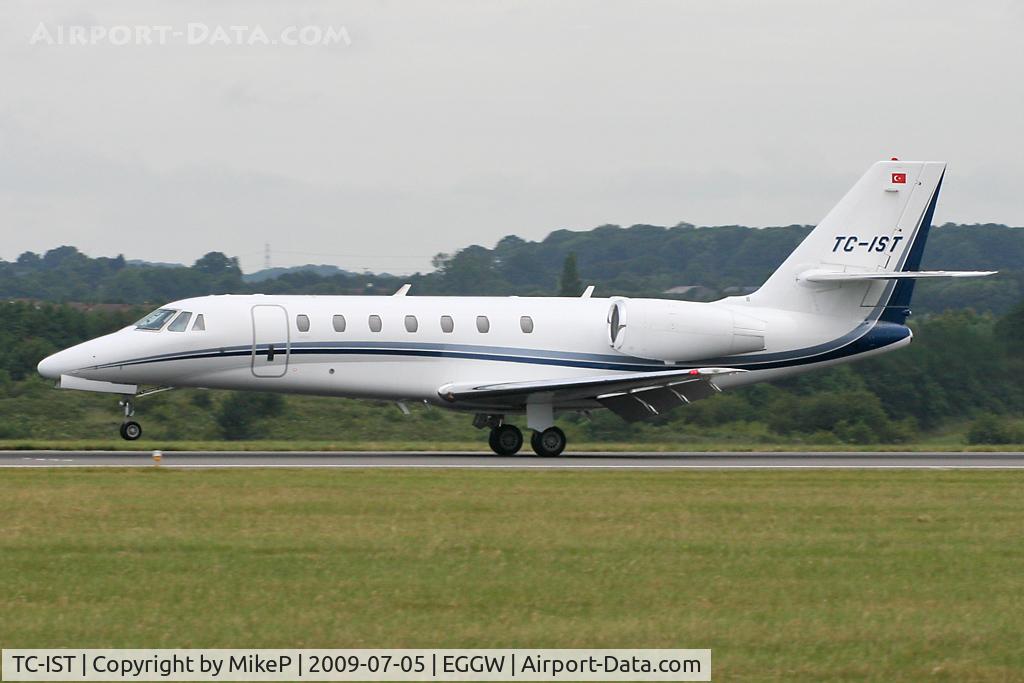 TC-IST, 2007 Cessna 680 Citation Sovereign C/N 680-0159, Touching down on Runway 26.