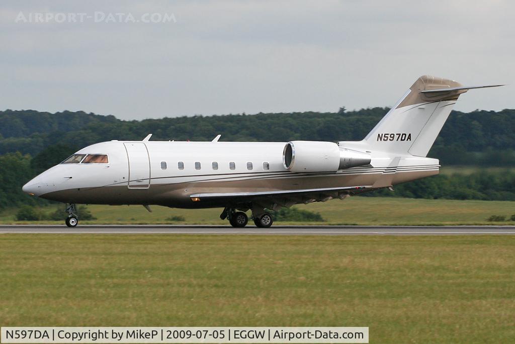 N597DA, 1997 Canadair Challenger 604 (CL-600-2B16) C/N 5359, Rolling down Runway 26 at Luton.