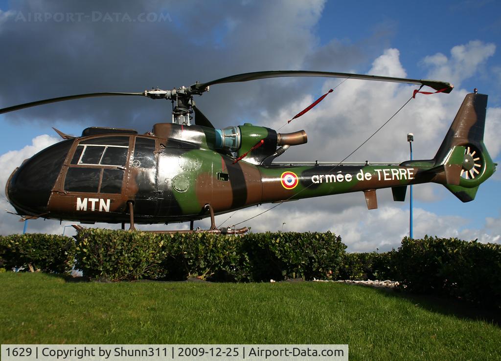 1629, Aérospatiale SA-341F Gazelle C/N 1629, C/n 1629 - preserved on a roundabout since any month