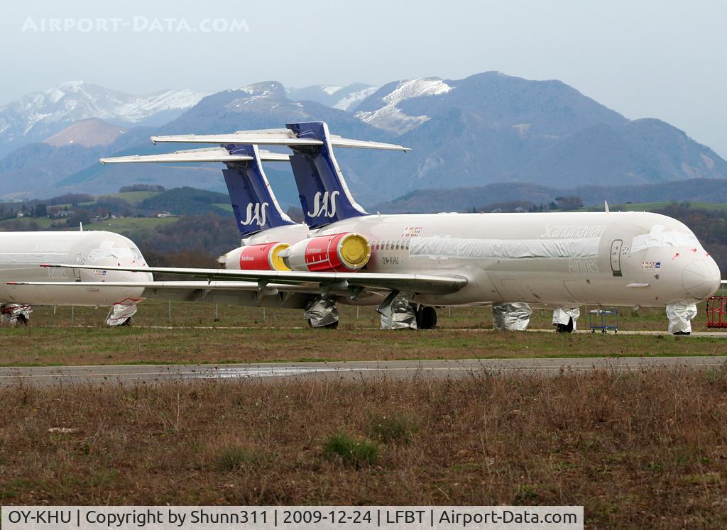 OY-KHU, 1991 McDonnell Douglas MD-87 (DC-9-87) C/N 53336, Stored