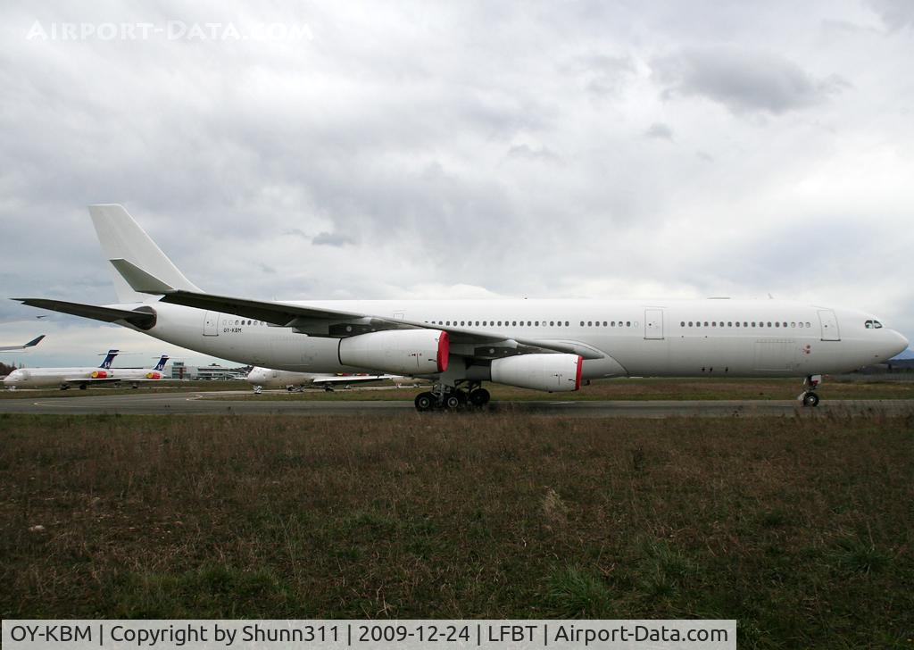 OY-KBM, 2002 Airbus A340-313X C/N 450, Stored in all white...