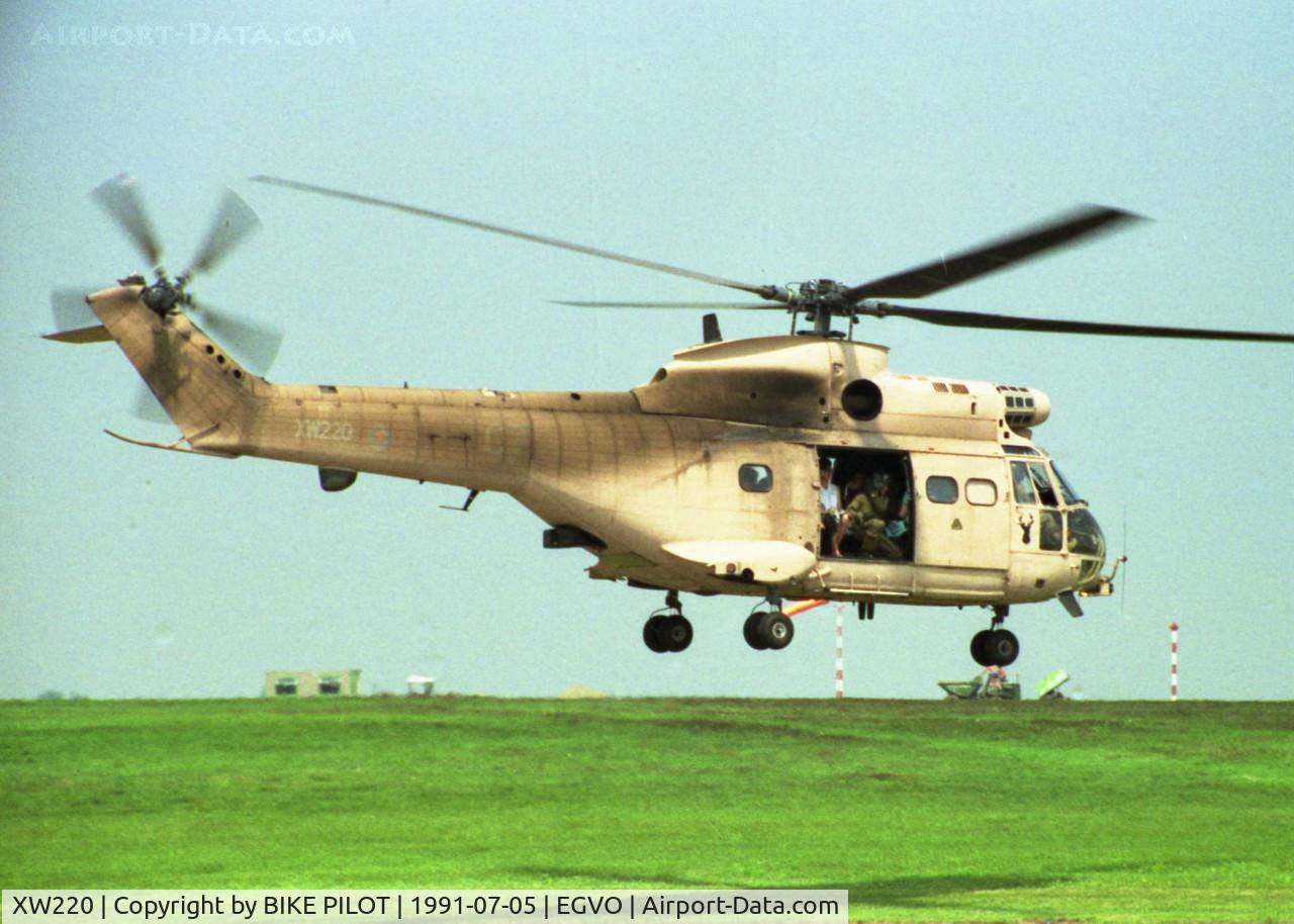 XW220, 1971 Westland Puma HC.1 C/N 1148, 33 SQ. RAF FAMILIES DAY