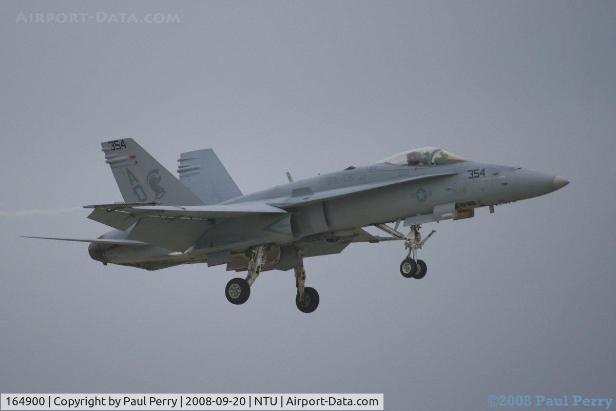 164900, McDonnell Douglas F/A-18C Hornet C/N 1232/C360, Landing configuration, and on very short final.