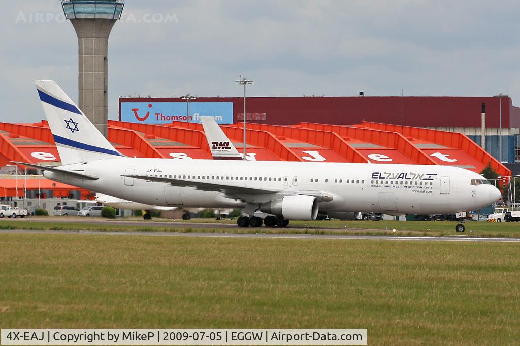 4X-EAJ, 1991 Boeing 767-330/ER C/N 25208/381, Taxiing to gate on arrival.