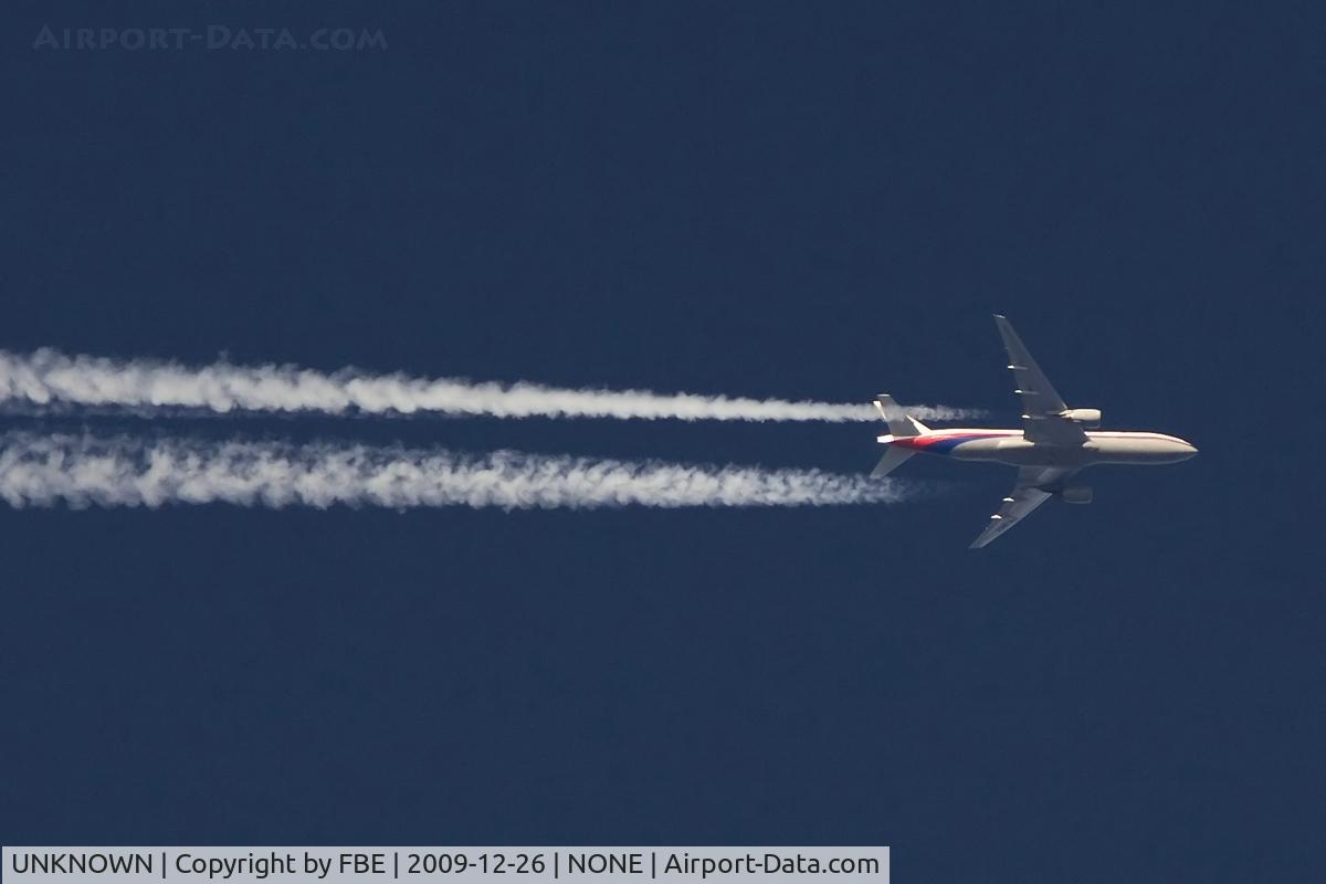 UNKNOWN, Contrails Various C/N Unknown, Malaysia Airlines Tripple Seven cruising high