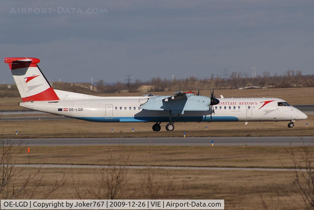 OE-LGD, 2000 De Havilland Canada DHC-8-402Q Dash 8 C/N 4027, Austrian arrows De Havilland Canada DHC-8-401