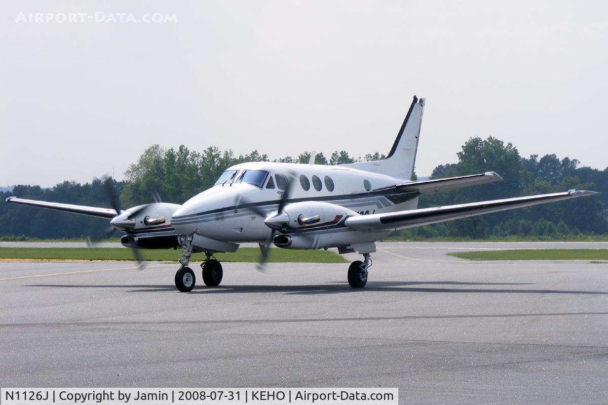 N1126J, 1997 Raytheon Aircraft Company C90A C/N LJ-1483, About to park on a warm summer day.